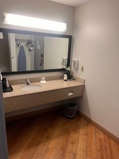 Bathroom 4, Baymont by Wyndham Columbia, MO, Boone