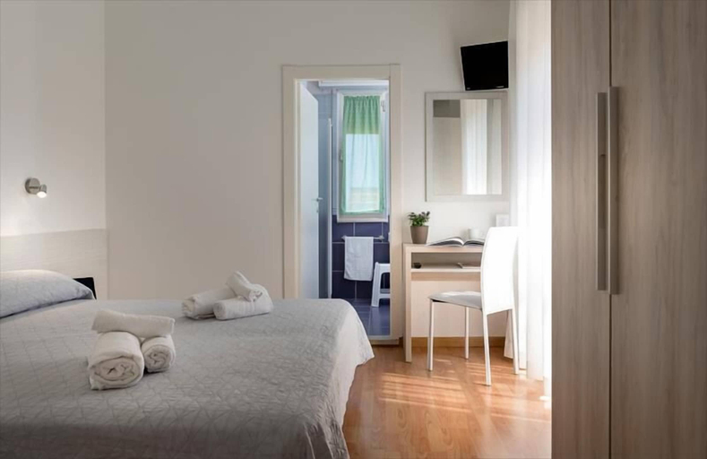 Bedroom 4, Hotel KURSAAL di Bellaria, Rimini