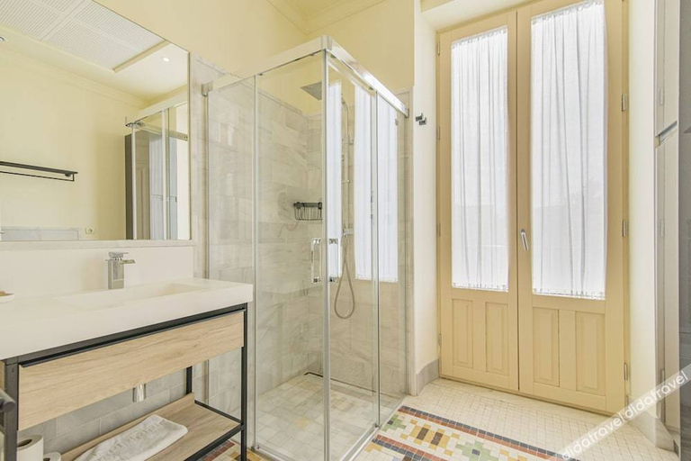 Bathroom, Mosaiko Homes Catedral Granada, Granada