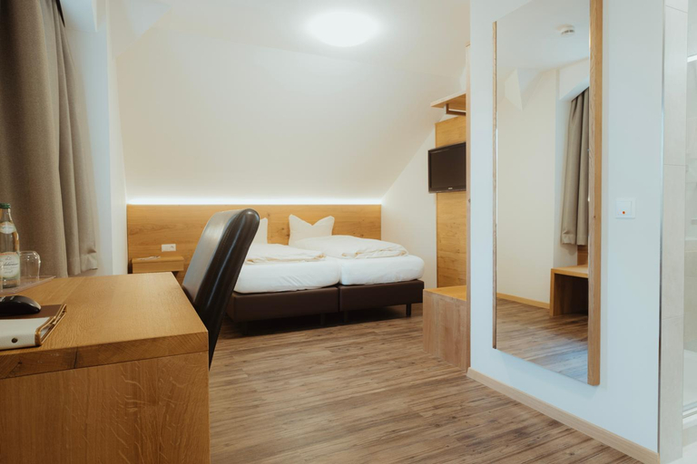 Bedroom 2, Hotel - Landgasthof Obermaier Zum Vilserwirt, Landshut