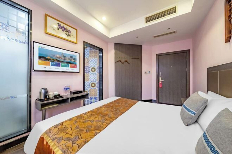 Bedroom 13