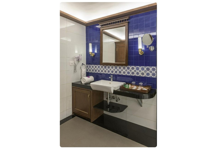 Bathroom, Club Mahindra Lake View Munnar, Idukki