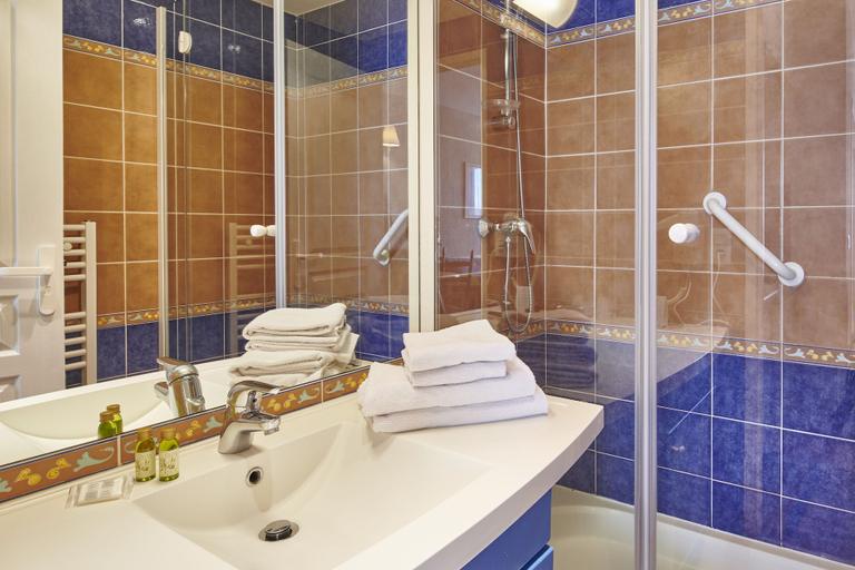 Bathroom 4, Résidence Vacances Bleues Le Grand Large, Pyrénées-Atlantiques