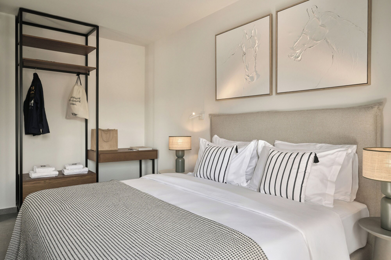 Bedroom 5, Fos, Attica