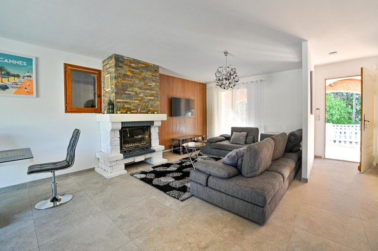 Shared lounge/TV area 5, Villa provencale Peical, Var