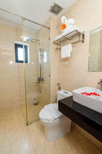 Bathroom 14