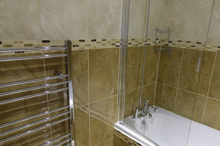Bathroom 4, Home Farm & Lodge, Nottinghamshire