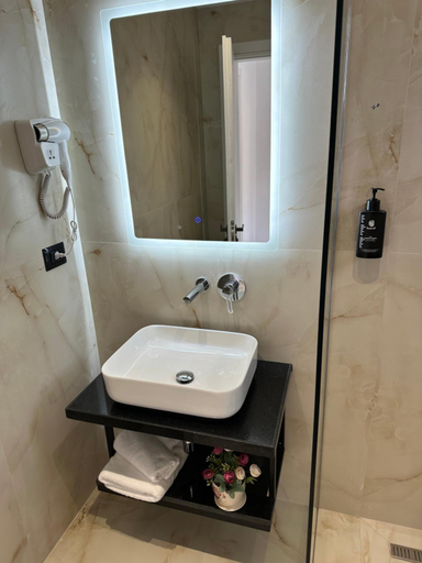 Bathroom 3, Suites by Era, Sarandës