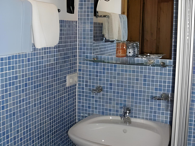 Bathroom 3, Hotel Gasthof Blaue Quelle, Kufstein