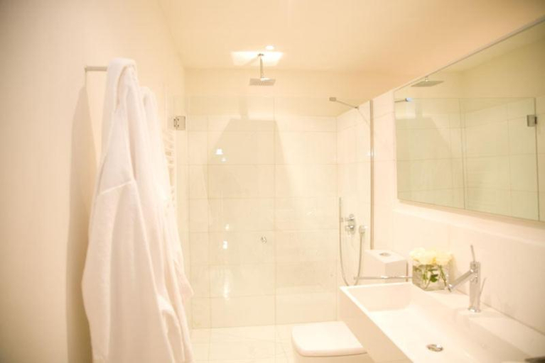Bathroom, S'Hotelet de Santanyi, Baleares
