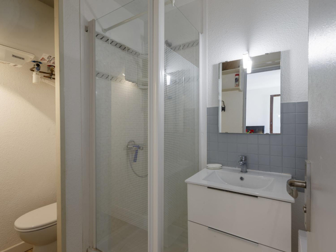 Bedroom 3, Apartment Les Balcons de l'Atlantique-15 by Interhome, Charente-Maritime