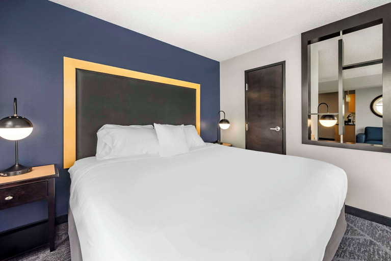 Bedroom 3, Cambria Hotel Minneapolis Maple Grove, Hennepin
