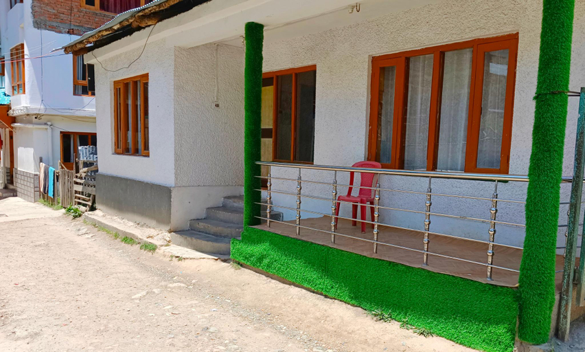 Others 5, Green Street, Anantnag