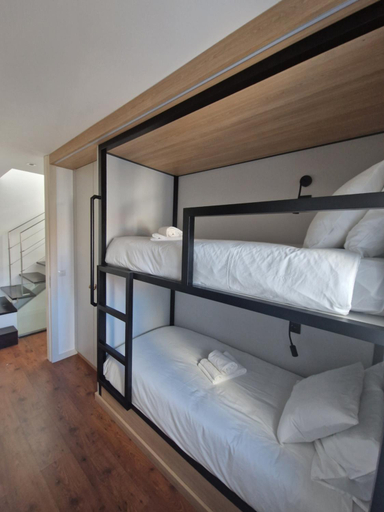 Others 2, TuKaza Guesthouse, Esposende