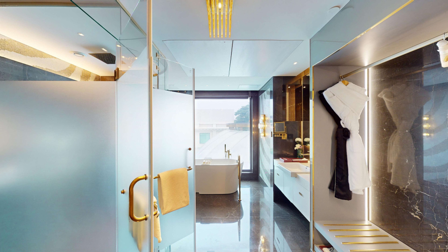 Bathroom 18