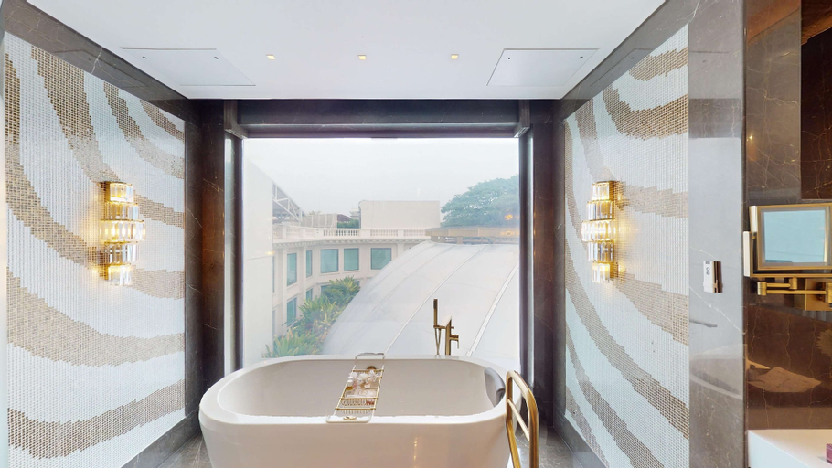 Bathroom 14