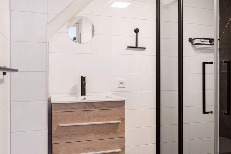 Bathroom 2, Apartment Located Directly on the Sneekermeer, Sneek