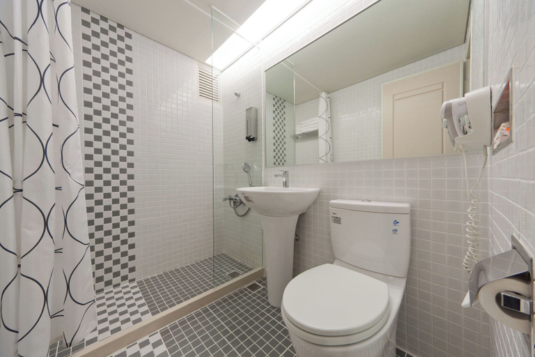 Bathroom 5, Harbor View Hotel, Keelung