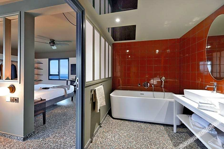 Bathroom 5, Dina Morgabine Saint Denis, Saint-Denis