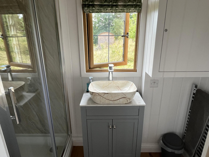Bathroom 4, Woodpecker Hill - Apple Orchard in Alfriston, East Sussex
