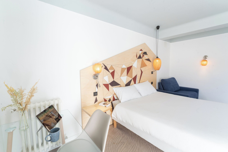 Bedroom 3, Grand Hotel Niort Centre, Deux-Sèvres