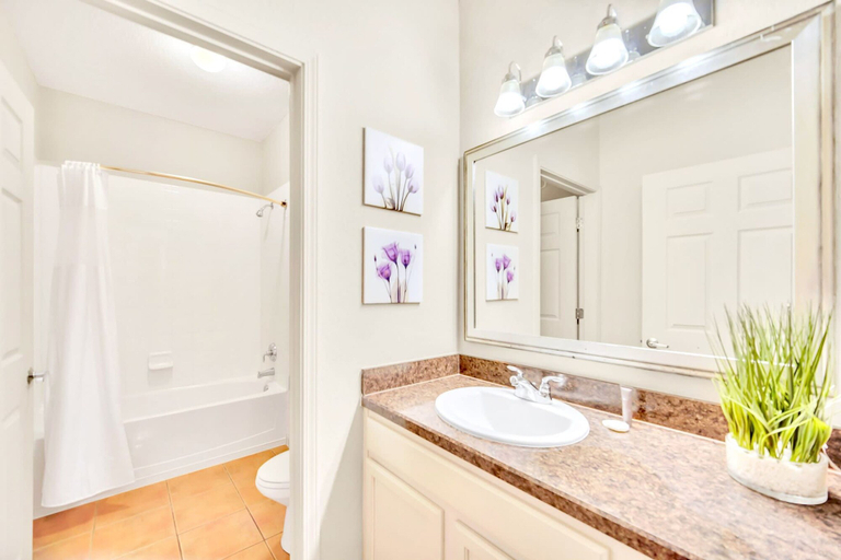 Room 2, 3BR Condo - Pool Sauna Gym - Near Disney, Orange
