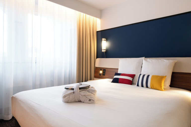 Bedroom 3, Mercure Caen Centre Port de Plaisance, Calvados