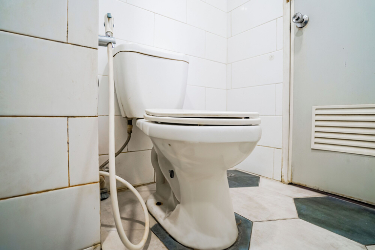 Bathroom 3, OYO 93923 Gateway Pasteur Apartment By Rini, Bandung