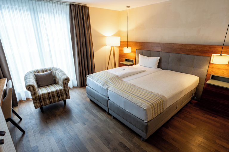 Bedroom 3, Restaurant Hotel Zum Storchen, Emmendingen