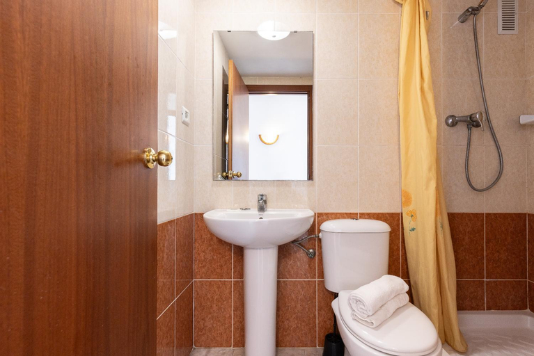Bathroom 4, Rentalmar Ventura Village, Tarragona