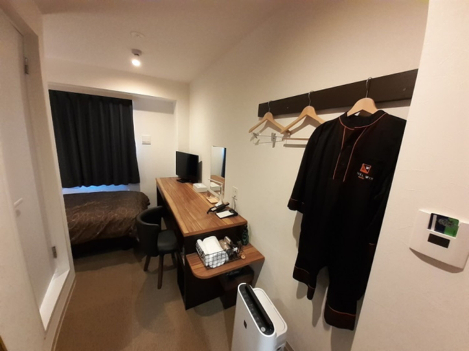 Others 2, Hotel WIN, Imari