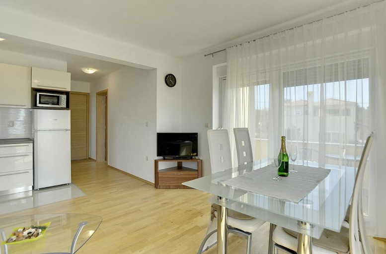 Others 5, Apartments Robert, Medulin