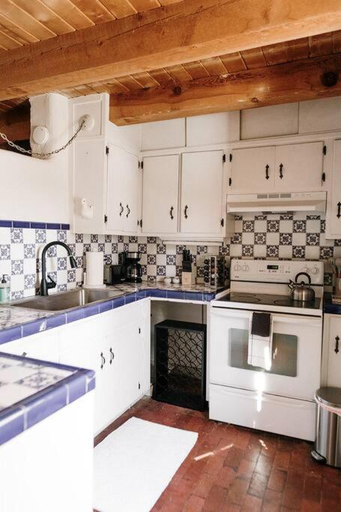 Others 4, Group Getaway: Serene Adobe Retreat 4-11 guests, Bernalillo