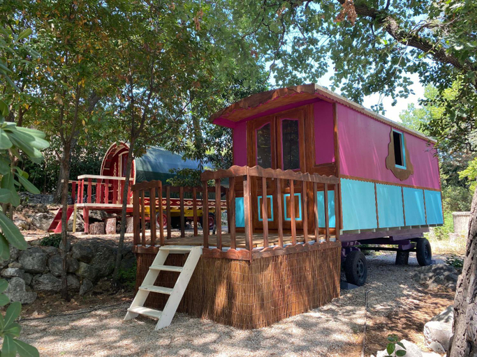 Others 3, Les roulottes de Bayama - logement insolite avec jacuzzi, Alpes-Maritimes