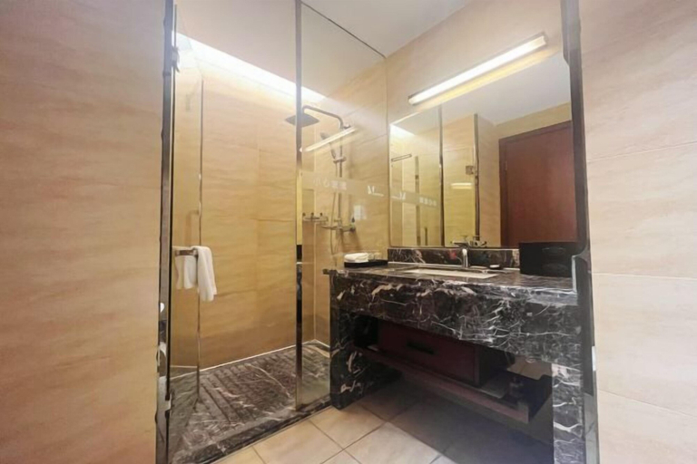 Bathroom 4, Meridian Hotel, Chongqing