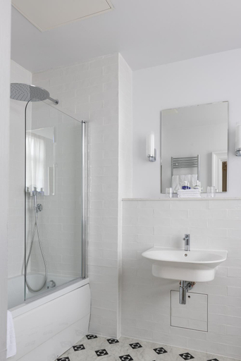 Bathroom 4, The White Hart Hotel Lincoln, Lincolnshire