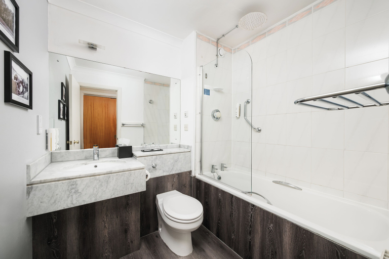 Bathroom 5, Stirling Highland Hotel, Stirling