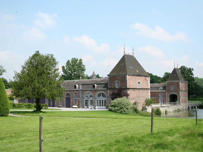 Holiday home for 10 people set in castle grounds, Namur