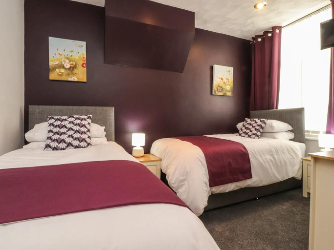 Room 2, 7-bed Beachside Retreat - Sleeps 14 & Pet Friendly, Lancashire