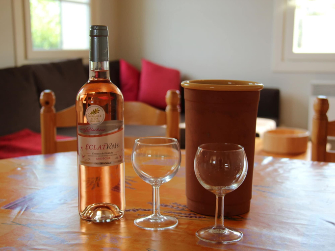 Food & Drinks 5, Peaceful Holiday Home in Les Vans, Ardeche With Pool, Ardèche