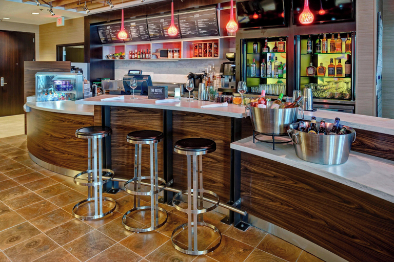 Food & Drinks 5, Courtyard Westbury Long Island, Nassau