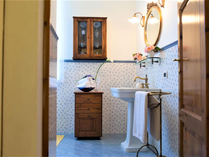 Bathroom 5, Beautiful Villa in Peccioli With Private Swimming Pool, Pisa