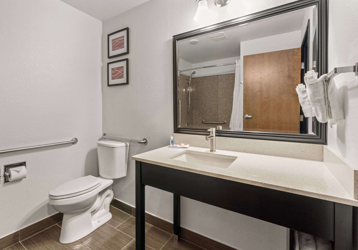 Bathroom 16