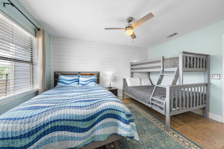 Bedroom 2, Mariner Lakes 20, Baldwin