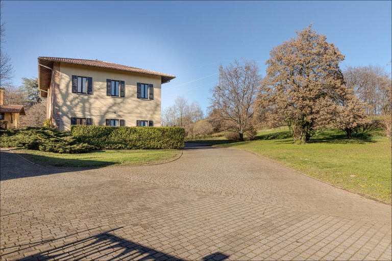 Cascina Ravona, Como