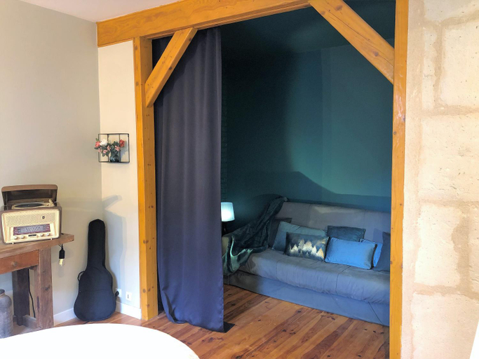 Shared lounge/TV area