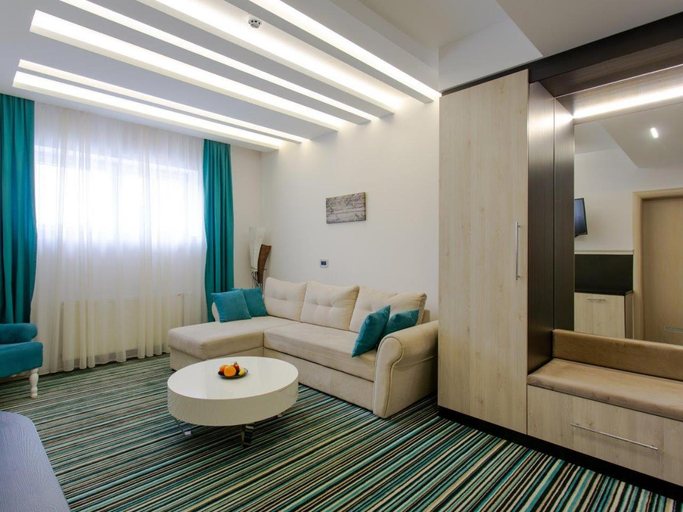 Others 5, Hotel Prezident, Ivanjica