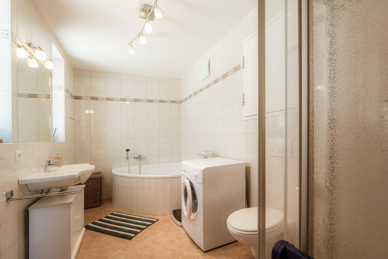 Bathroom 3, Exclusive Panorama Spa Suiten DAS SCHILLER, Sankt Johann im Pongau