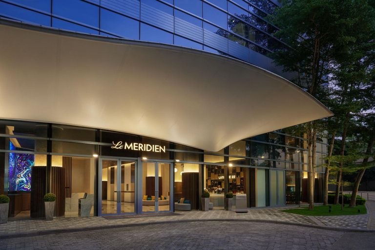 Exterior & Views 30