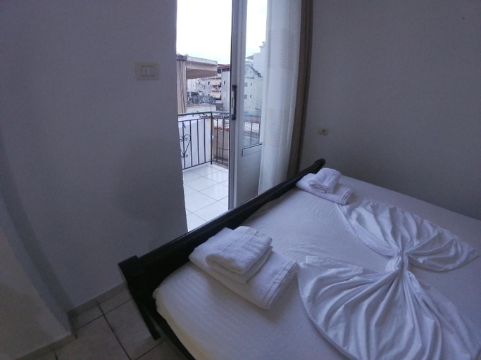 Others 2, Hostel Casa Mia SR, Sarandës